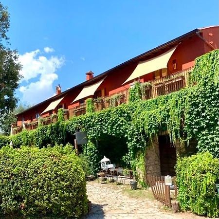 Casette Rosse Nel Borgo Medievale Di Fossanova 라티나 외부 사진