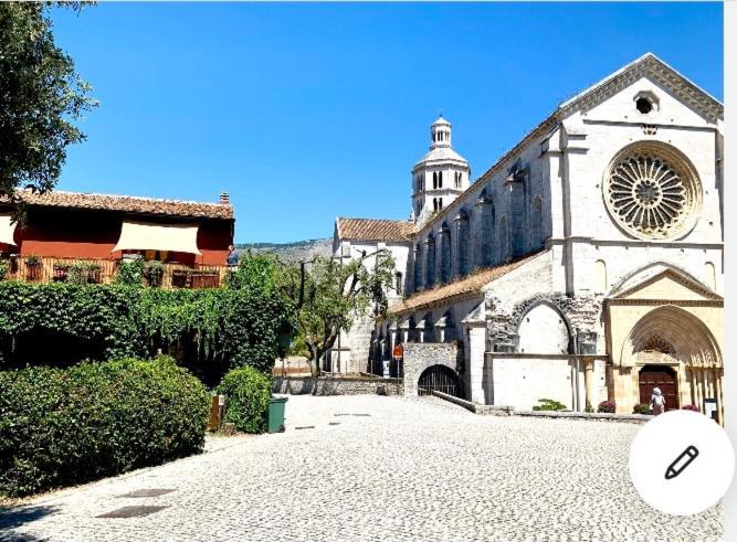 Casette Rosse Nel Borgo Medievale Di Fossanova 라티나 외부 사진